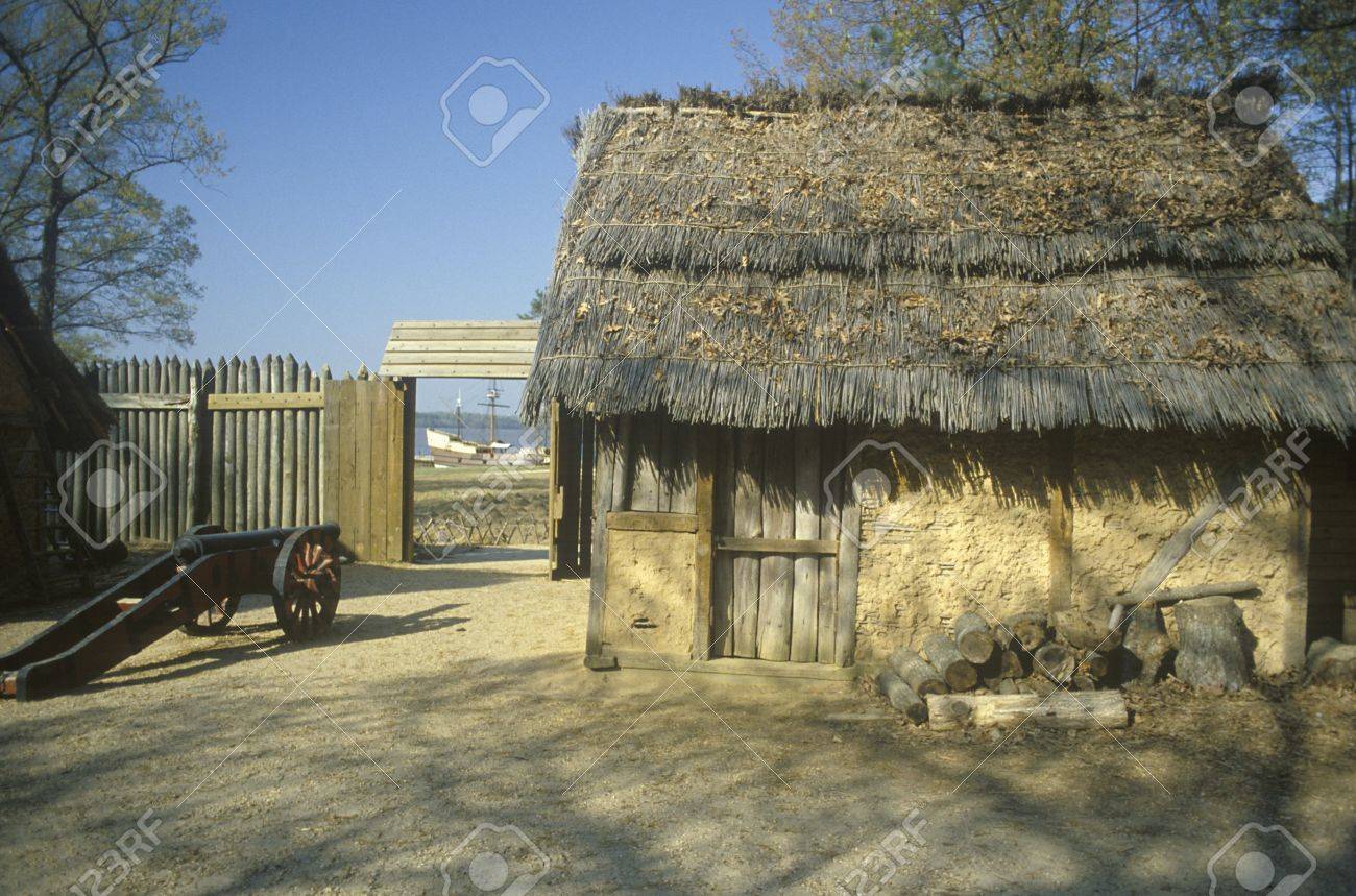 最初の英語の植民地のジェームズタウン 史跡で建物の外観 の写真素材 画像素材 Image