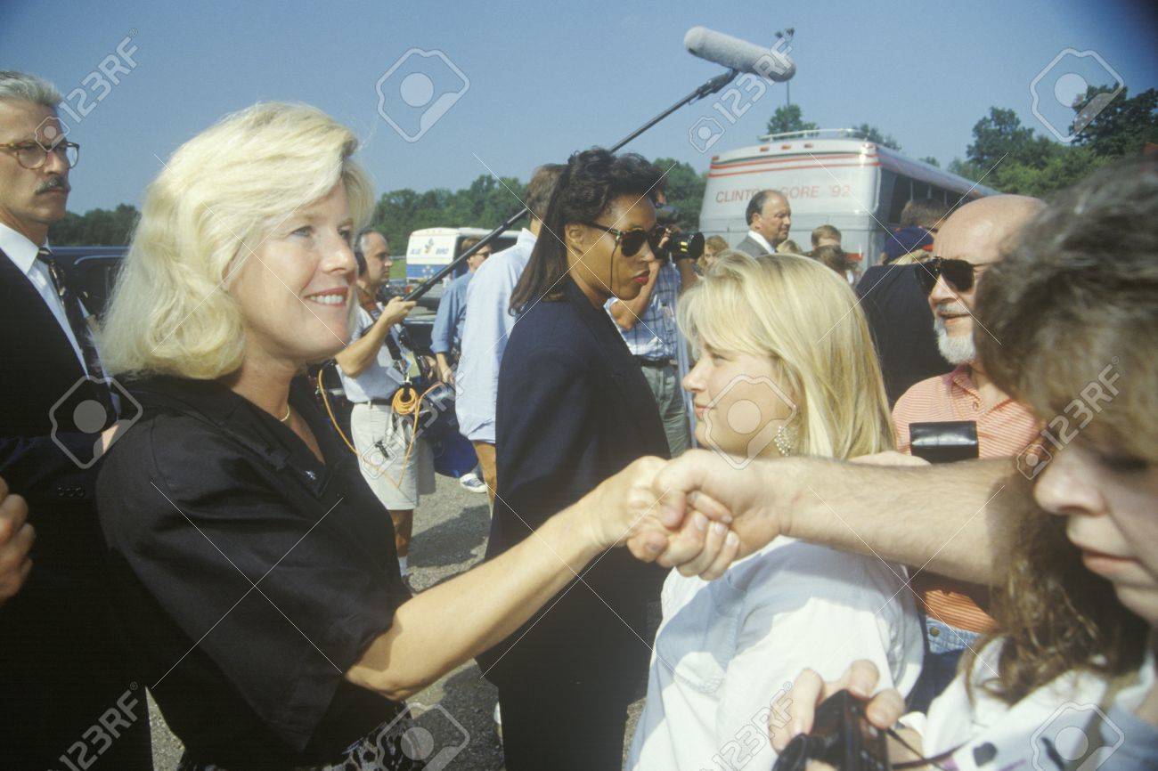 一方その五大湖ツアー高速道路ストップのクリントン ゴア Buscapade ツアー ティッパーゴア 1992 の写真素材 画像素材 Image