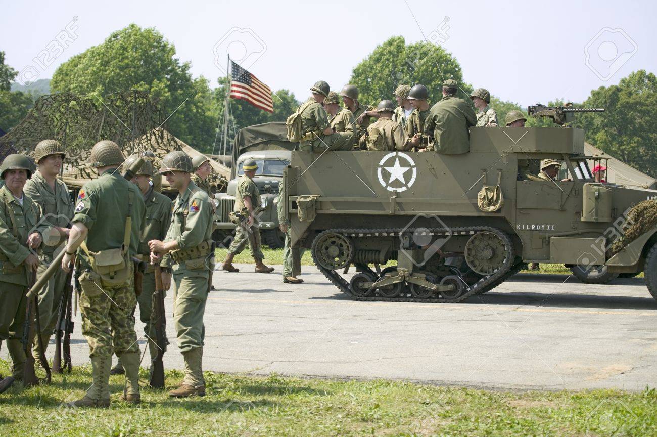 american soldiers at mid atlantic air museum world war ii weekend