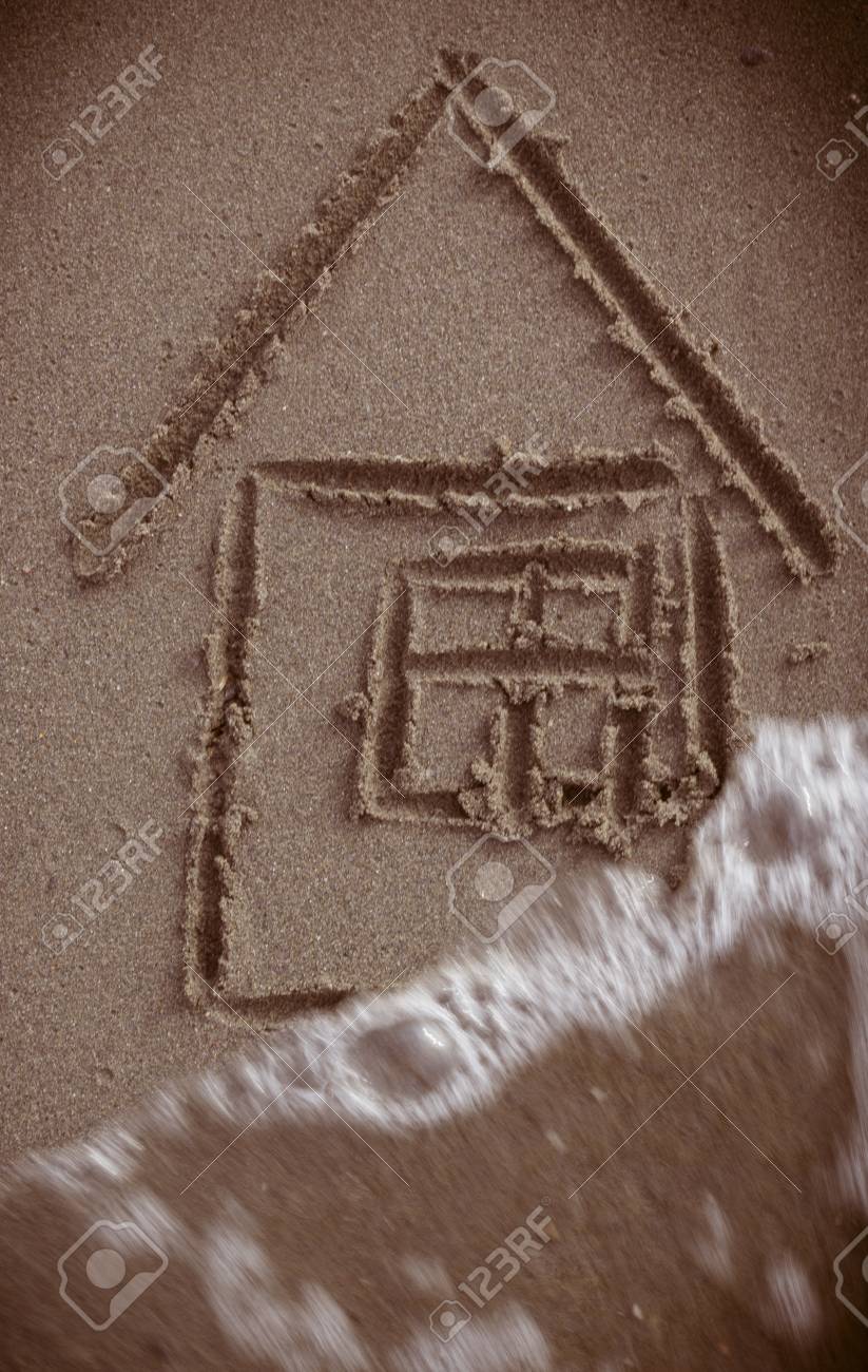 Casa dipinta sulla spiaggia, la casa sul mare foto royalty free ... La casa dipinta