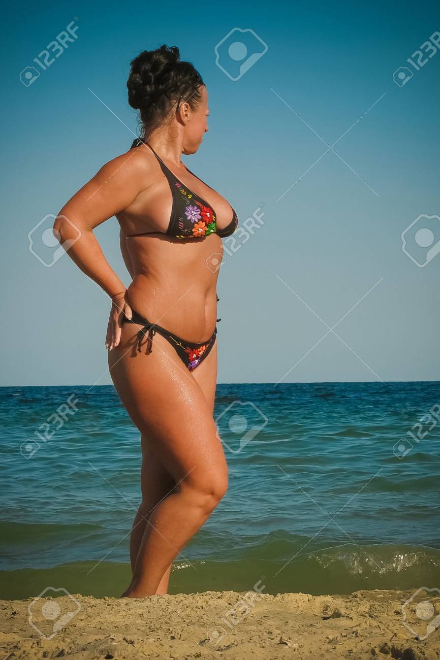 Mujeres Morenas Morena En Traje De BaÃ±o Piel Triguea Mujeres