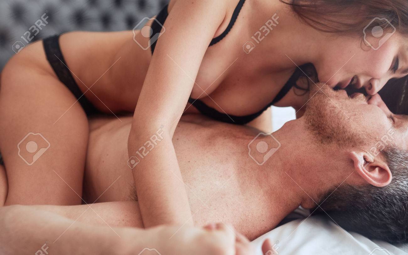 jeune femme baiser par homme jeune femme baiser par homme