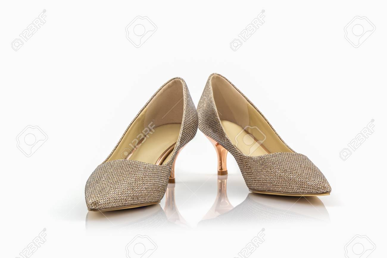 zapatos dorados tacon