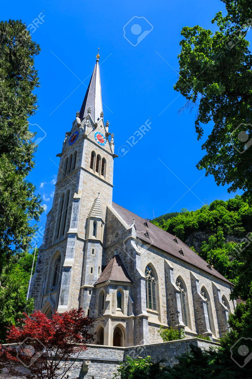 ファドゥーツ大聖堂や聖フローリン Vaduz リヒテンシュタインの聖堂 の写真素材 画像素材 Image