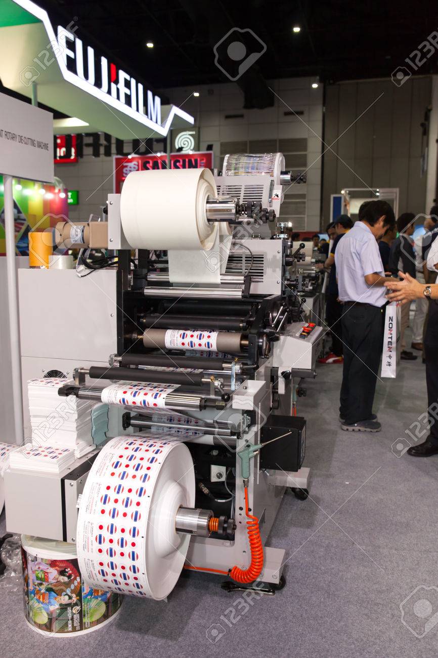 sticker roll machine