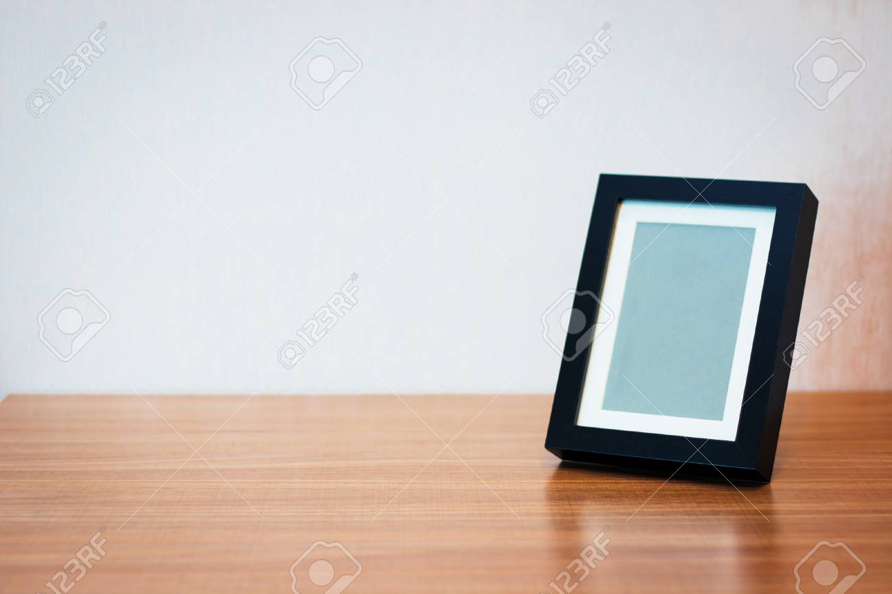 Blank schwarz Bilderrahmen auf dem Schreibtisch - Vintage-Stil-Effekt Bild Schreibtisch vintage schwarz
Schreibtisch vintage schwarz
Blank schwarz Bilderrahmen auf dem Schreibtisch - Vintage-Stil-Effekt Bild