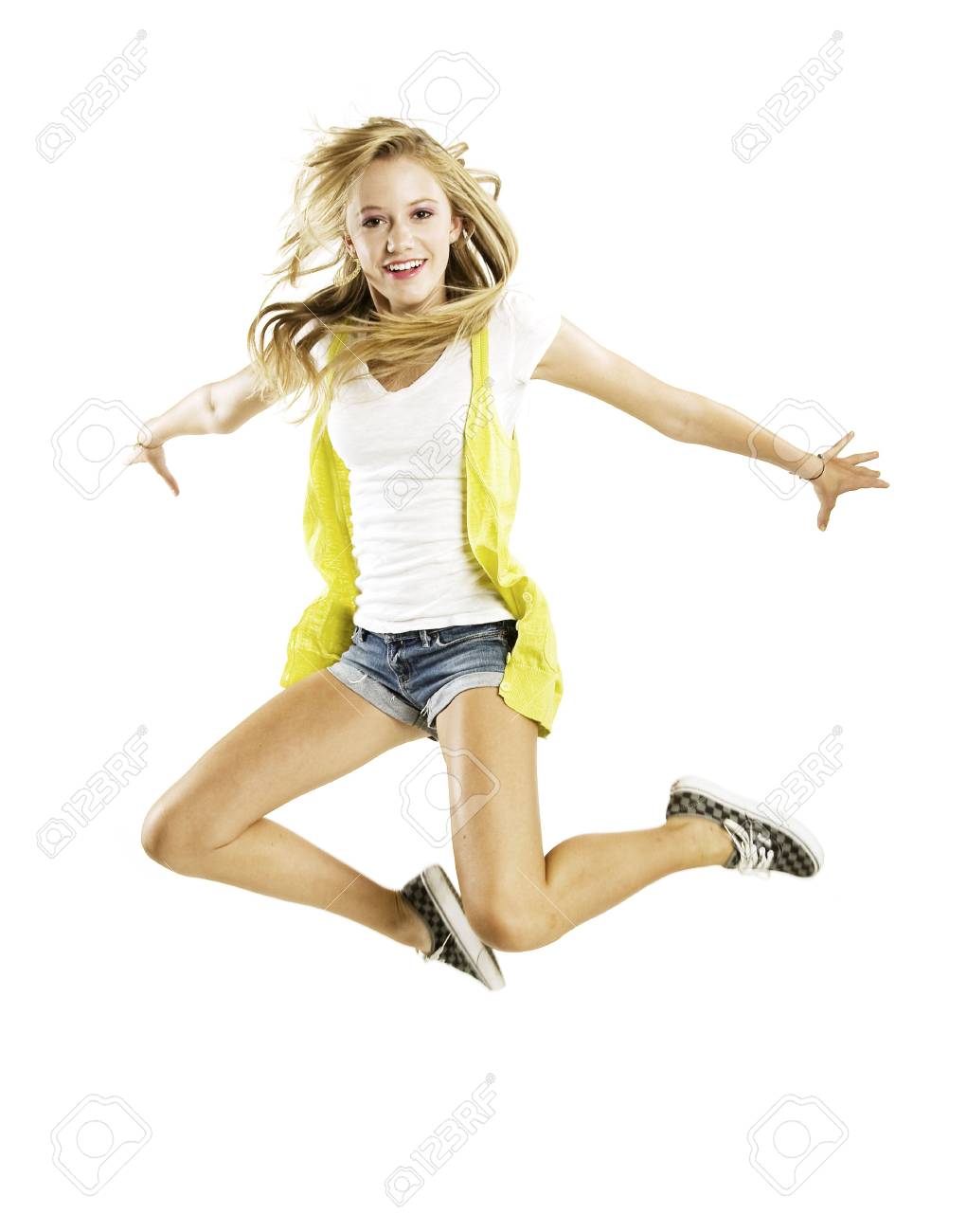 美しい金髪白人少女 15 24 白い背景の上の喜びでジャンプ の写真素材 画像素材 Image