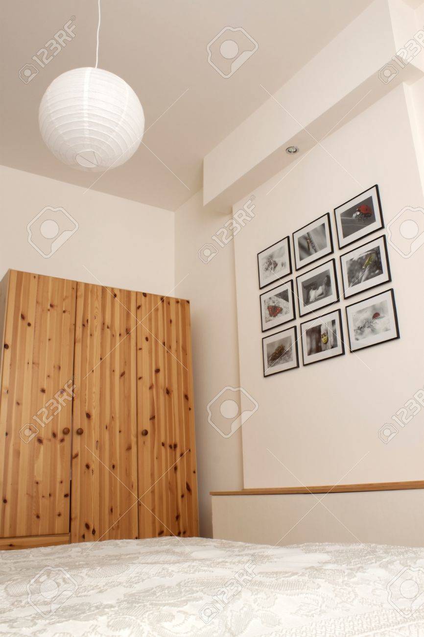 Modern hálószoba gardróbbal fenyŠroyalty free stock fotók, képek ...