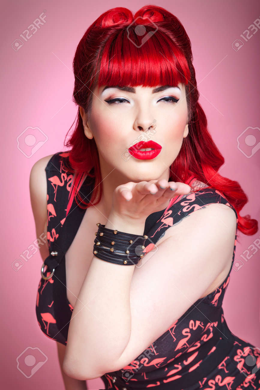 kissing-a-sexy-girl-belly-boob-leg-lick-tit