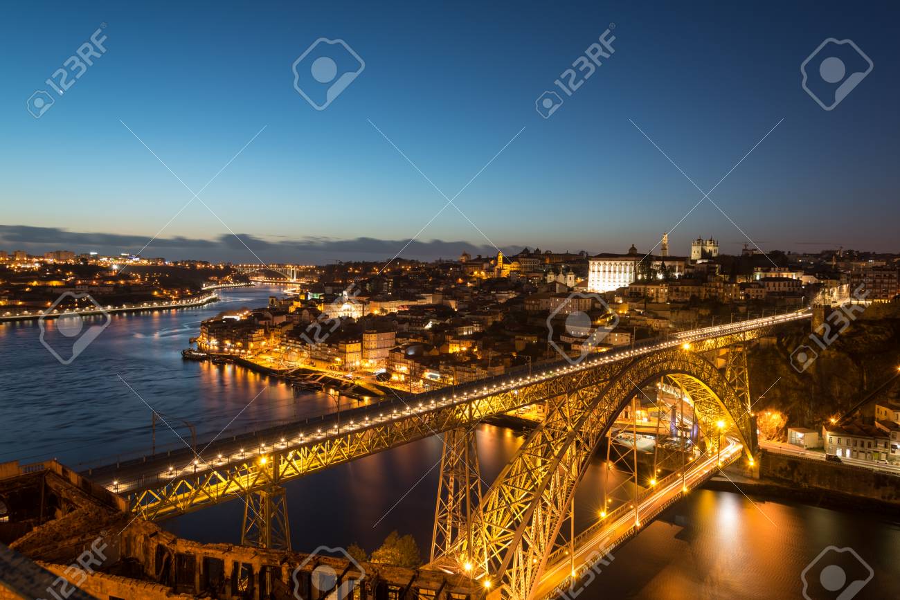ポルト ポルト ドウロ川とドン ルイス 1 世サン ベント修道院ダ セーラから橋はピラール ポルトガルの空中夜景 の写真素材 画像素材 Image