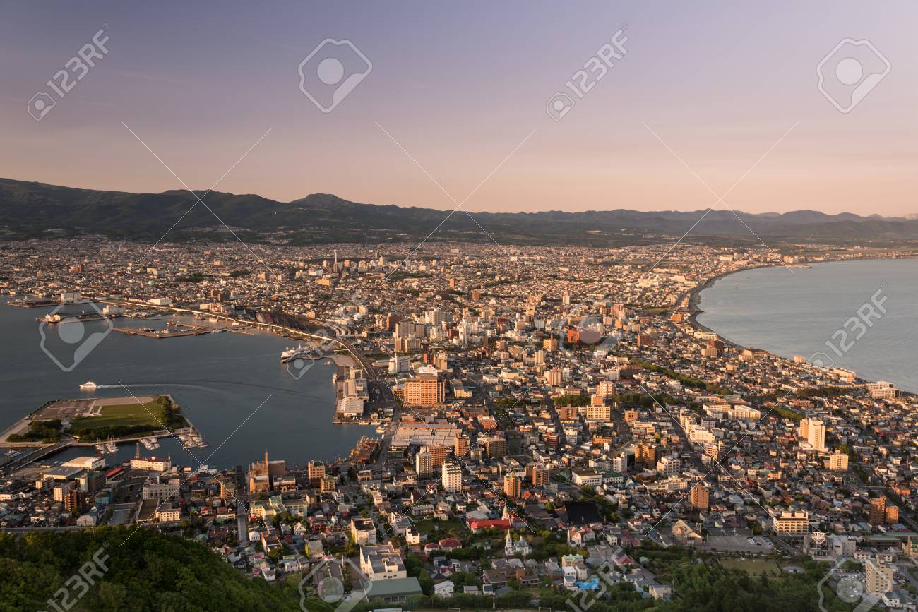 県 北海道函館山から日没時に函館の航空写真 の写真素材 画像素材 Image