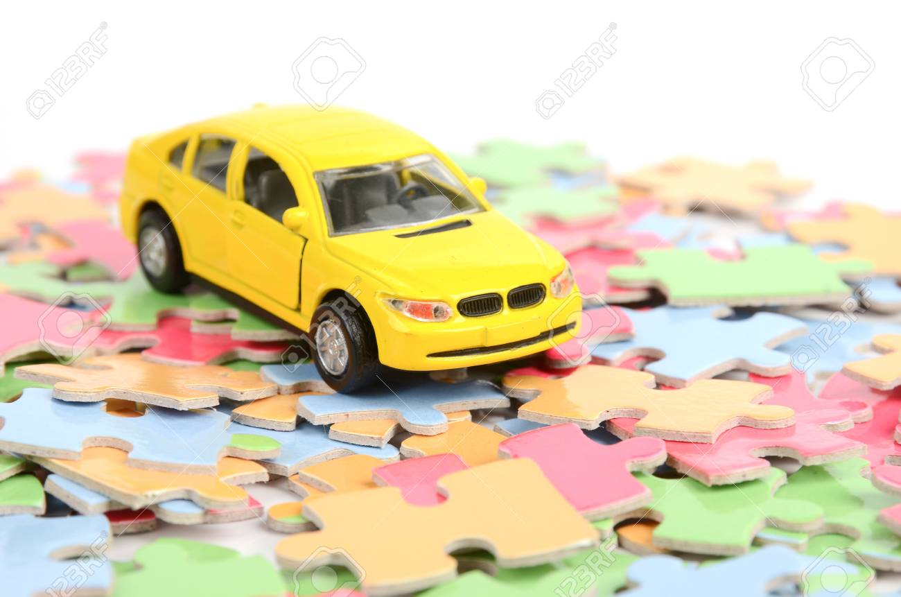 おもちゃの車とパズル の写真素材 画像素材 Image