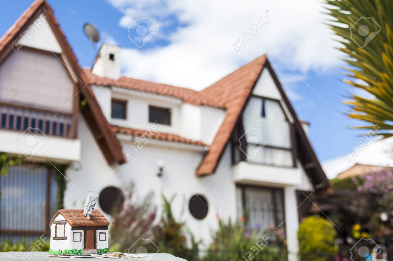 Geld Sparen Pesos Das Haus Meiner Traume Zu Kaufen Lizenzfreie