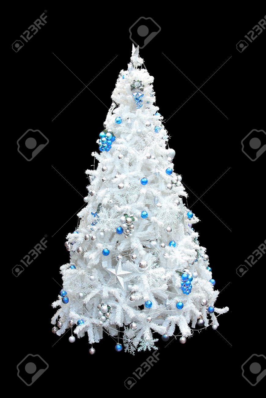 Eine Schöne Weiße Künstliche Weihnachtsbaum Mit Blauen Und Silbernen  Kugeln. Isoliert Auf Einem Schwarzen Hintergrund Lizenzfreie Fotos, Bilder  Und Stock Fotografie. Image 31059596.