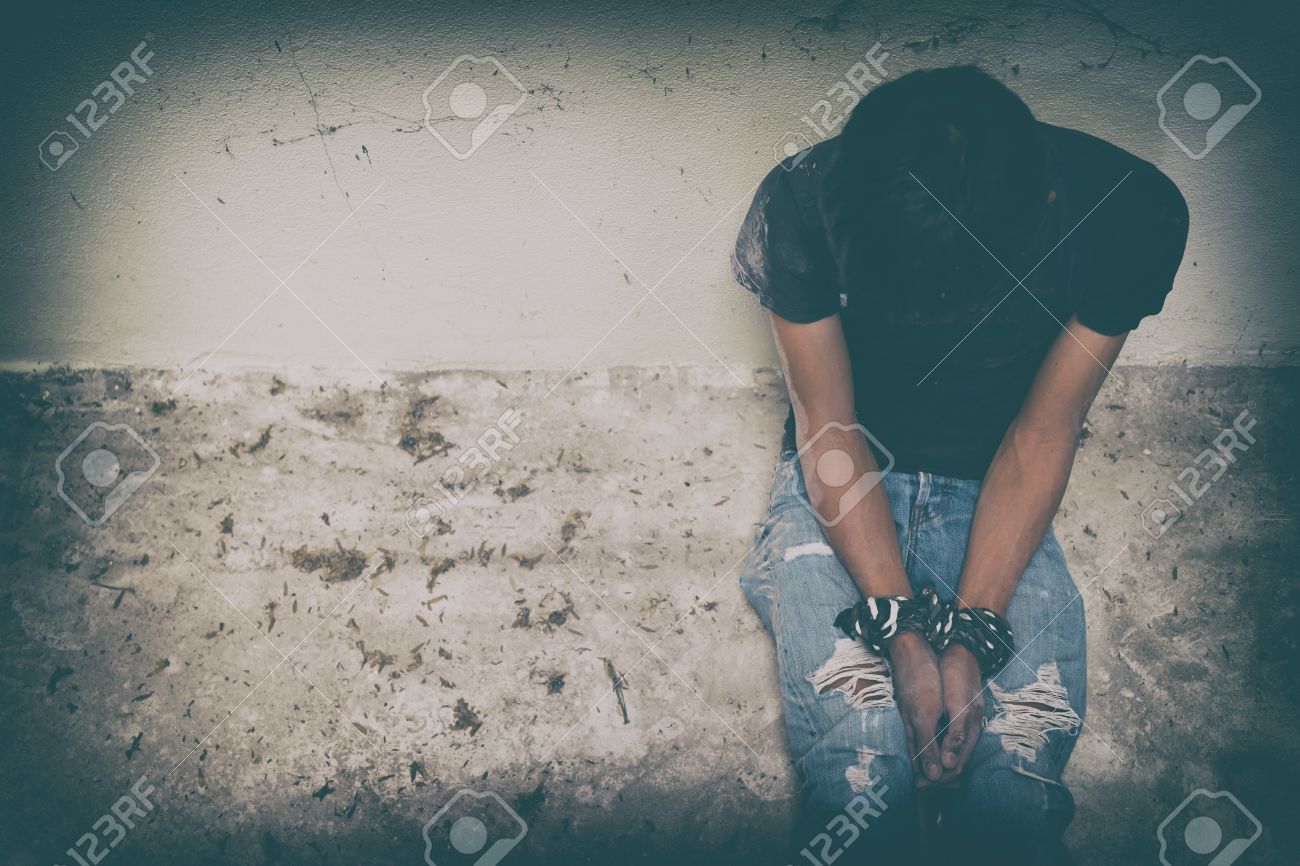 絶望的な男の手をロープでつながれた人間の売買 の写真素材 画像素材 Image 絶望的な男の手をロープでつながれた人間の売買 の写真素材 画像素材 Image