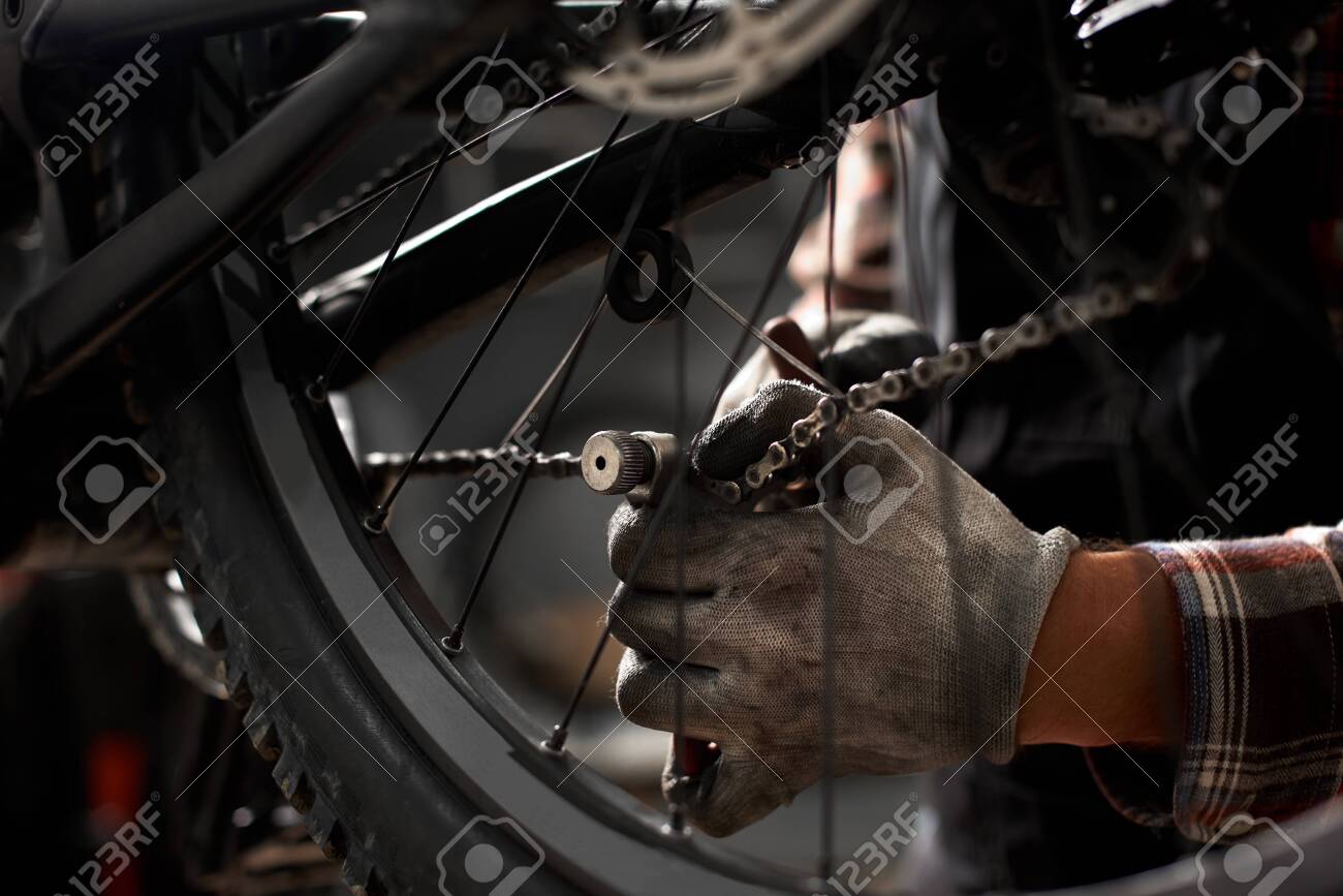 repairing bike chain