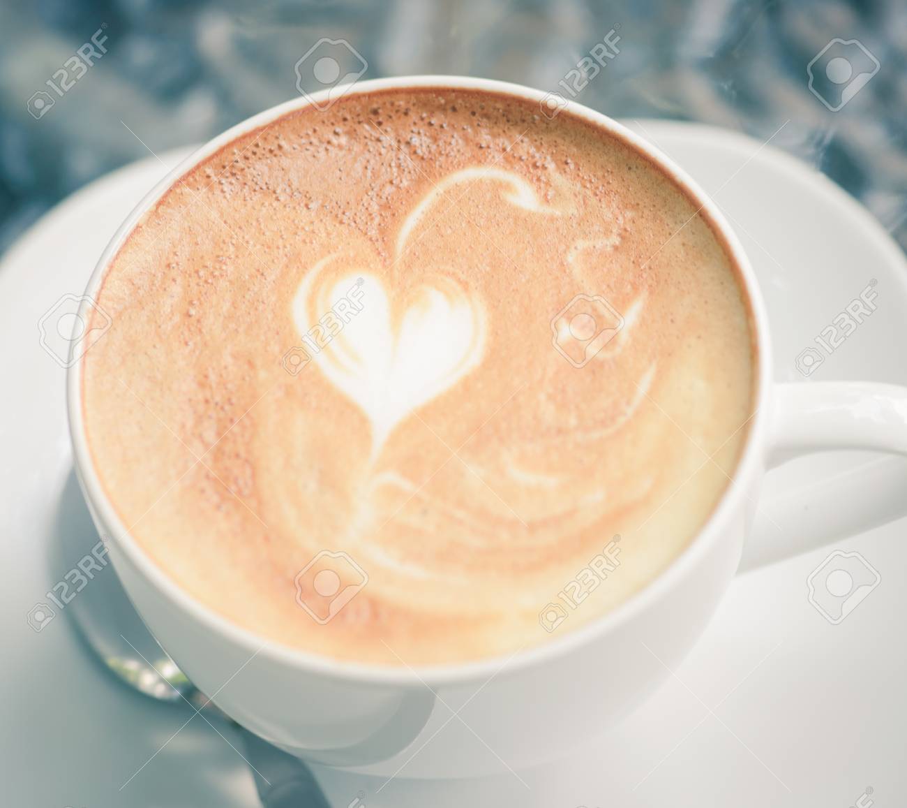 カプチーノやカフェラテがハート型にコーヒー の写真素材 画像素材 Image カプチーノやカフェラテがハート型にコーヒー の写真素材 画像素材 Image