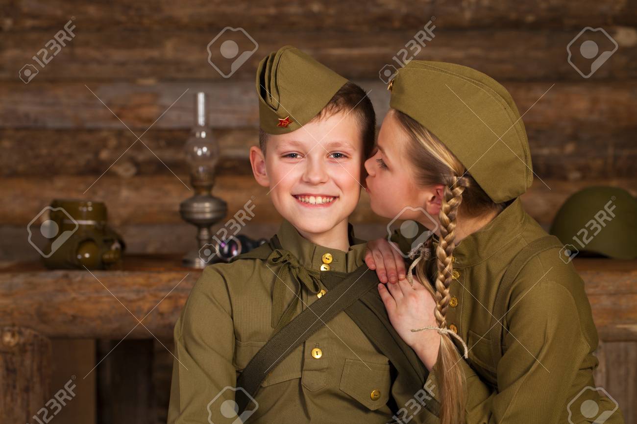 大祖国戦争の軍服を着た2人の子供 第二次世界大戦 の写真素材 画像素材 Image