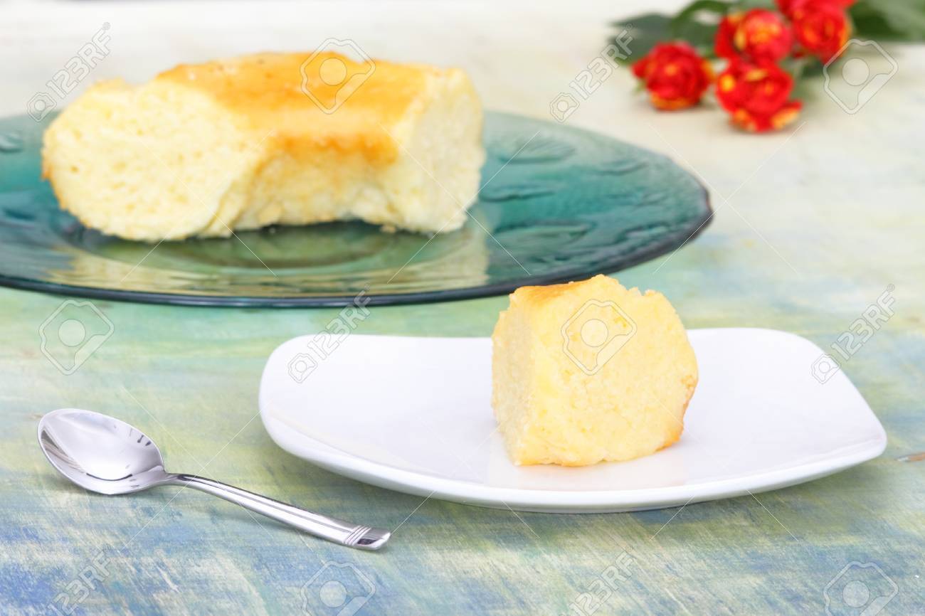 レモン ヨーグルト ケーキをティータイムのおやつの蜜高カロリー の写真素材 画像素材 Image レモン ヨーグルト ケーキをティータイムのおやつの蜜高カロリー の写真素材 画像素材 Image