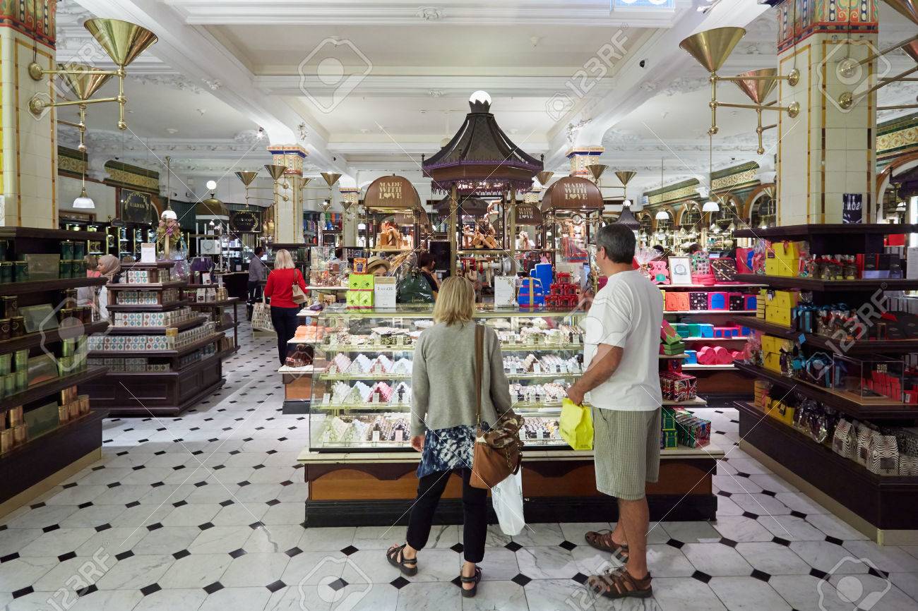 Kaufhaus Harrods Interieur, Bonbons Und Süßigkeiten Bereich In ... Kaufhaus Harrods Interieur, Bonbons Und Süßigkeiten Bereich In ...