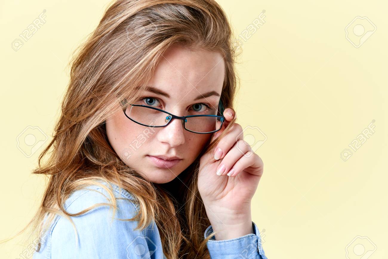 girls reading glasses