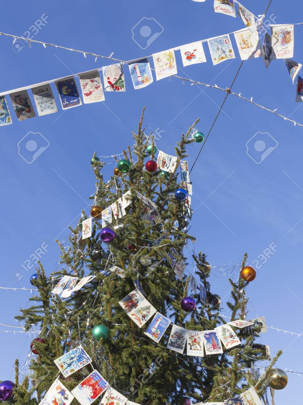 Foto Di Natale Anni 60.Immagini Stock Mosca 29 Novembre 2015 Albero Di Natale Decorato Con Retro Anni 60 Del Secolo Scorso Il Periodo Sovietico Sulla Piazza Rossa 29 Novembre 2015 Mosca Russia Image 49676414