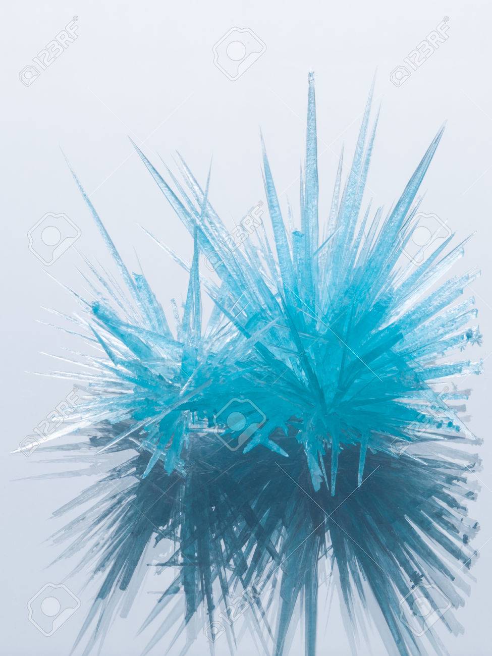 吸い込まれるような深青色の結晶 ミョウバン 102g 68mm 鉱物標本