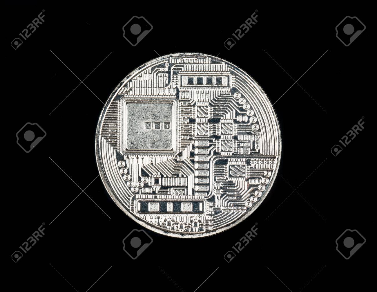 뒷면은 검은 배경에 실버 비트 코인 동전, 평면도 로열티 무료 사진, 그림, 이미지 그리고 스톡포토그래피. Image 96466599
