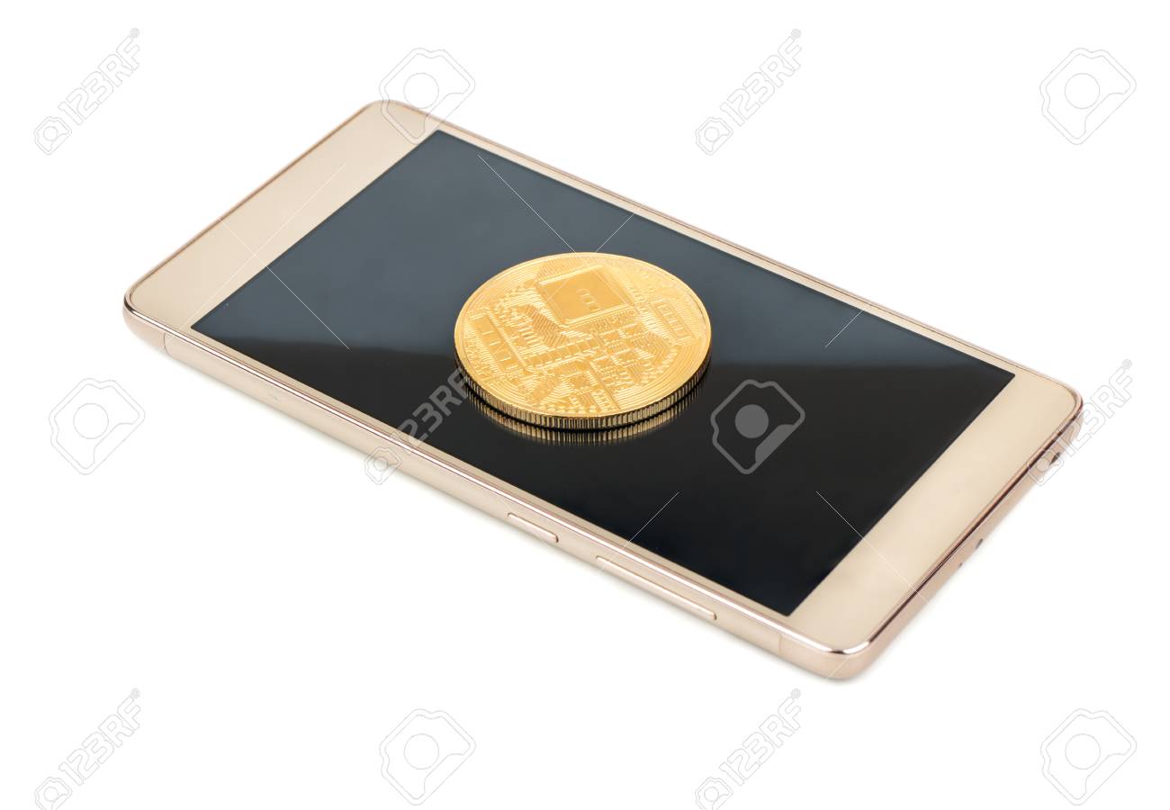 흰색 배경에 고립 된 스마트 폰에 골드 비트 코인 동전 로열티 무료 사진, 그림, 이미지 그리고 스톡포토그래피. Image  96793372