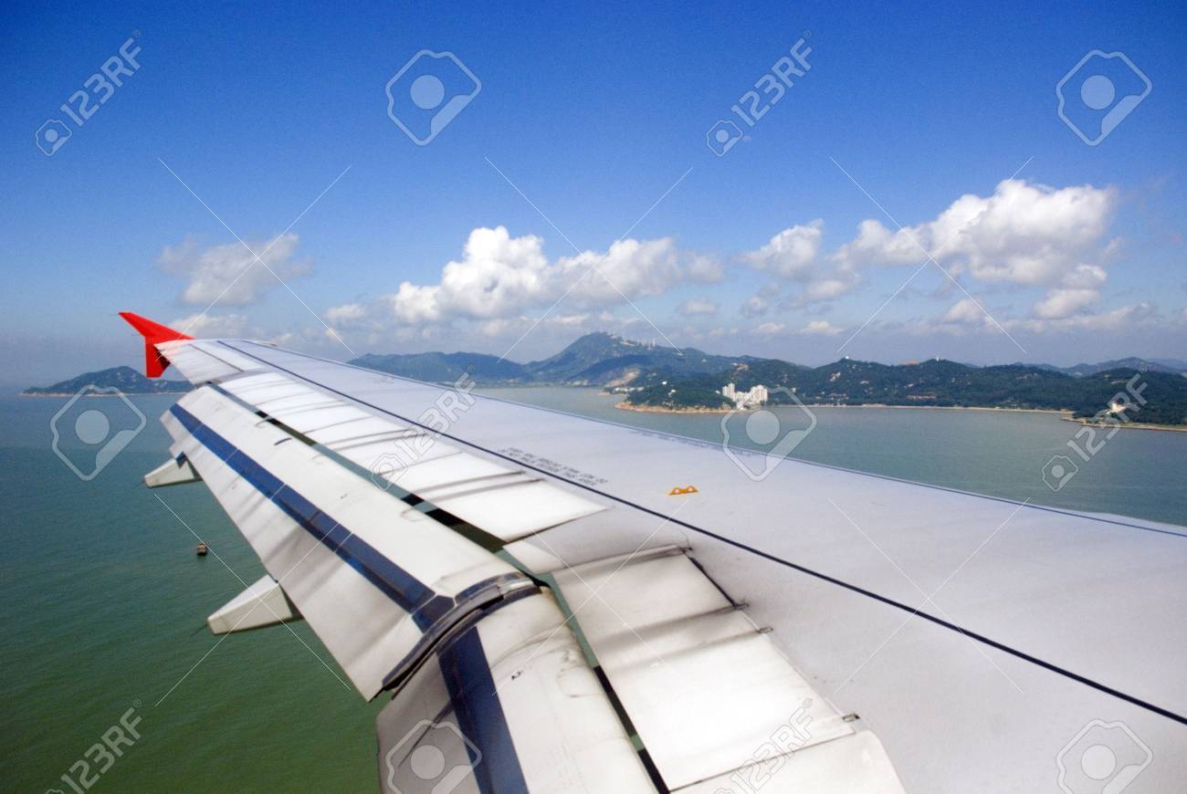 Flugzeug Gesehen Land Meer Himmel Und Flugzeug Flugel Lizenzfreie Fotos Bilder Und Stock Fotografie Image 3370120