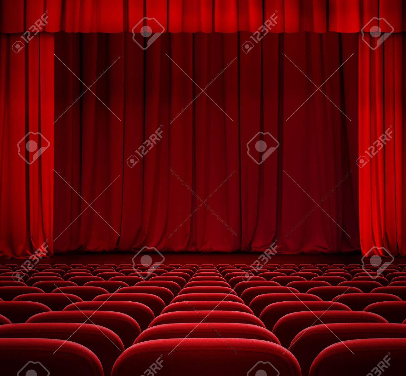 Roter Vorhang Auf Theater Buhne Mit Rotem Samt Sitze Im Zuschauerraum Lizenzfreie Fotos Bilder Und Stock Fotografie Image