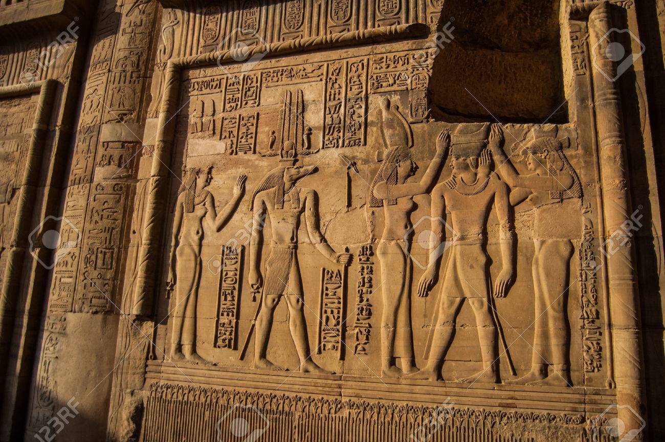古代エジプトの寺院の壁彫刻(ペディメント)彫刻 彫像/ 暖炉上 古代エジプトの寺院の壁彫刻(ペディメント)彫刻 彫像/ 暖炉上