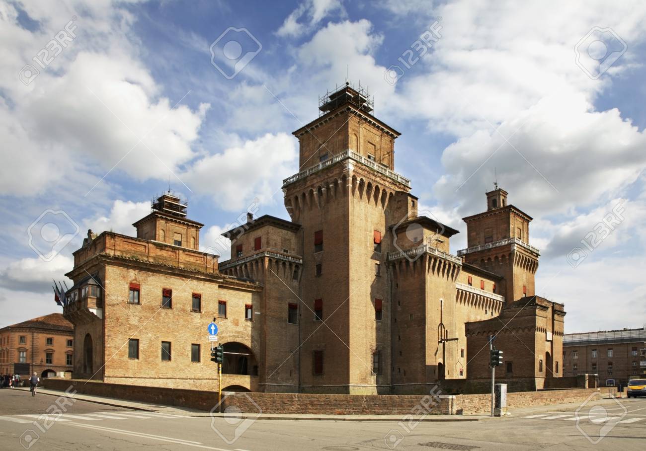フェラーラのエステンセ城の聖マイケル イタリア の写真素材 画像素材 Image
