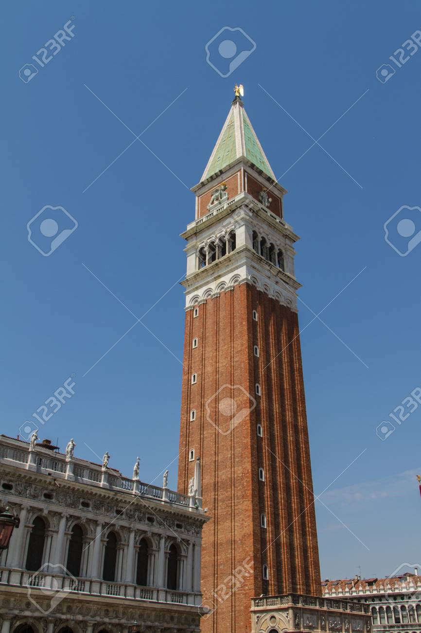 サン マルコ鐘楼 イタリア語でカンパニーレ ディ サン マルコ ヴェネツィア イタリアで 鐘塔のサン マルコ大聖堂 の写真素材 画像素材 Image