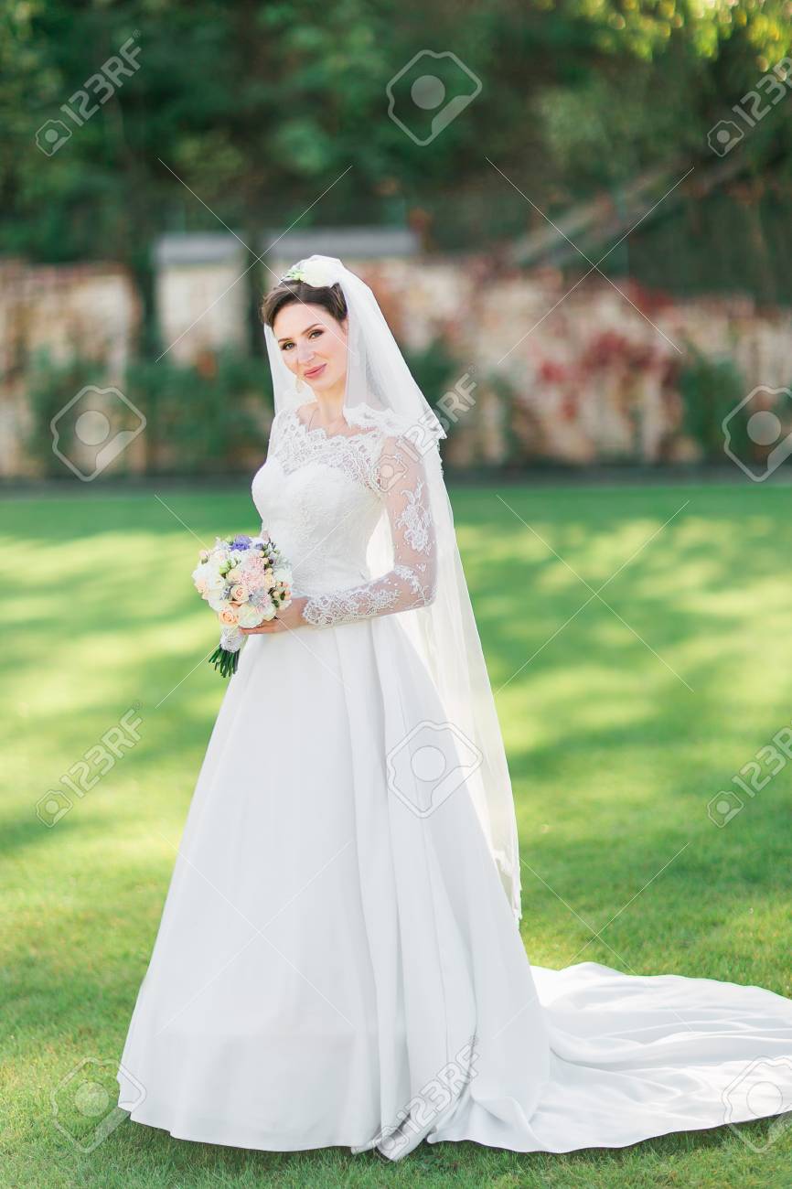 robe blanche avec voile