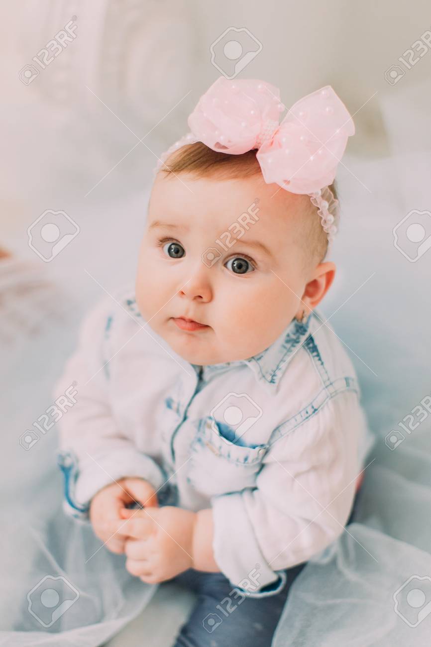 baby with bow on head