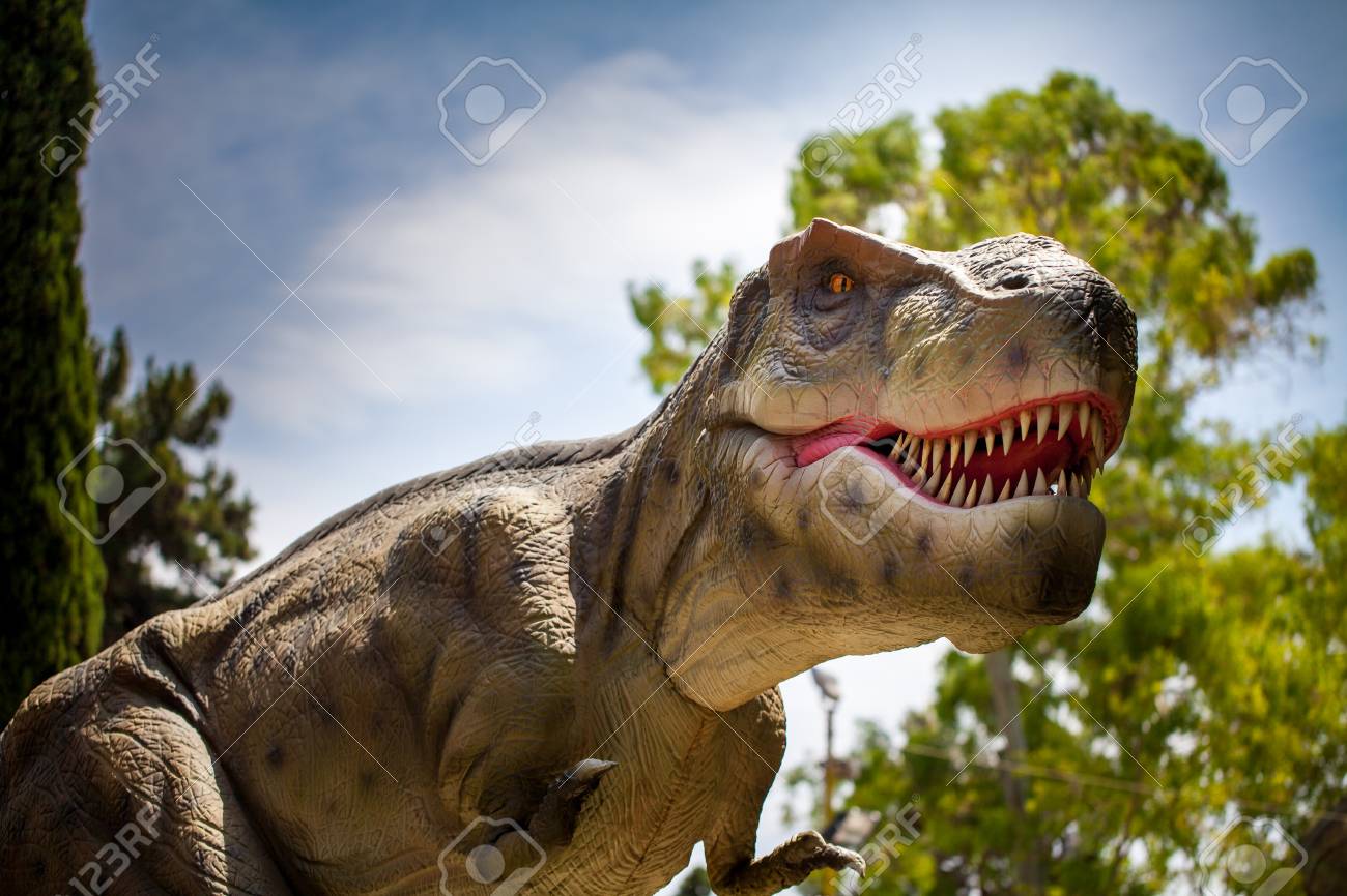 ティラノサウルス恐竜モンスター爬虫類森の狩猟 の写真素材 画像素材 Image