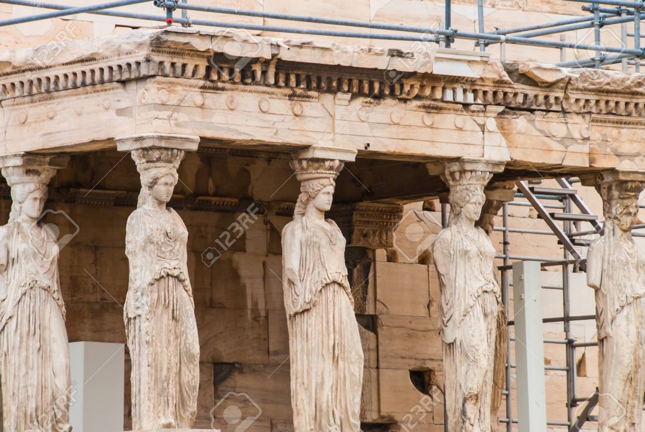 パルテノン神殿 アテネ ギリシャのアフロディーテ神殿から Caryatids の写真素材 画像素材 Image