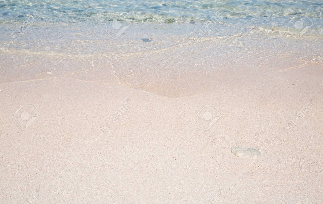 グアムの砂浜で海の波 の写真素材 画像素材 Image