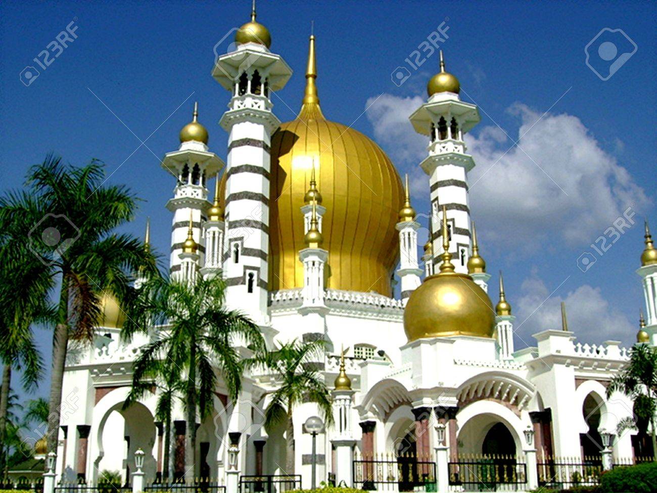 4995002-The-Gold-Mosque-Stock-Photo.jpg