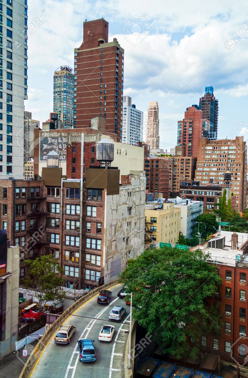 14 年 7 月 29 日マンハッタンのイースト サイドに Fdr の高速道路と周辺の建物のニューヨーク 7 月 29 A ビュー の写真素材 画像素材 Image