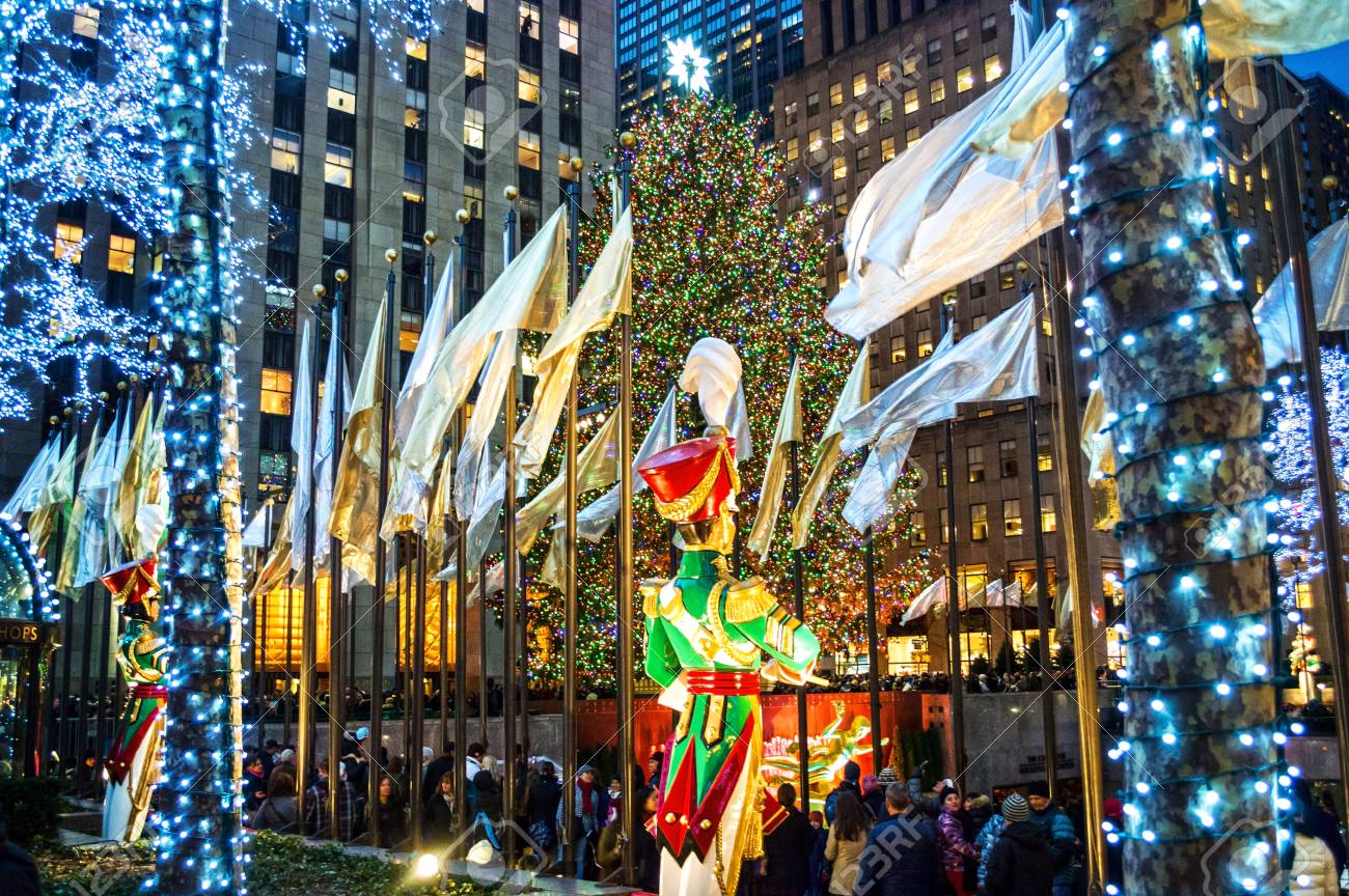 Immagini Natale A New York.Immagini Stock 12 New York Dicembre Le Luci Di Natale In Giro Per Il Rockefeller Center Durante Le Festivita Natalizie Il 12 Dicembre 2014 A Manhattan Image 34848409