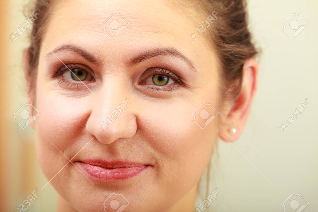 熟女　魅力 魅力的な熟女女性の肖像画。の写真素材・画像素材 Image 51824270