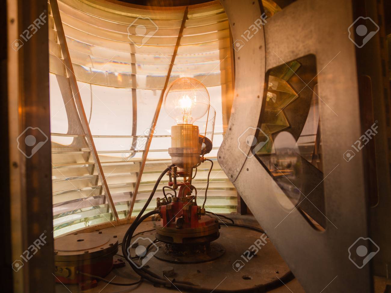 https://previews.123rf.com/images/anetlanda/anetlanda1705/anetlanda170500844/78409461-closeup-inside-of-old-lighthouse-showing-the-light-bulb-interior.jpg