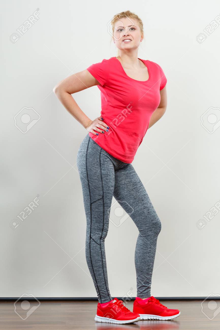 red t shirt outfit ideas