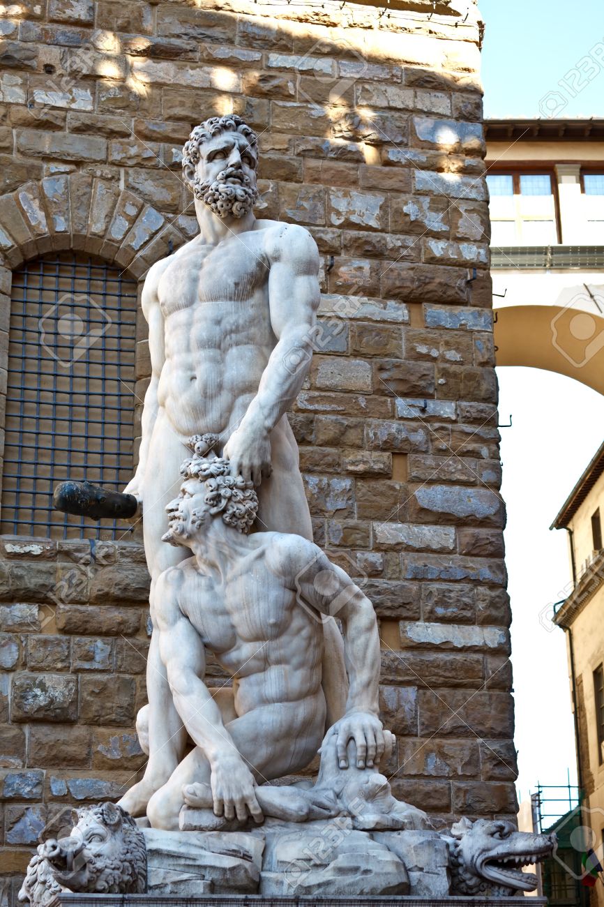 ヘラクレスとカークス像ヴェッキオ宮殿の近きます。フィレンツェ