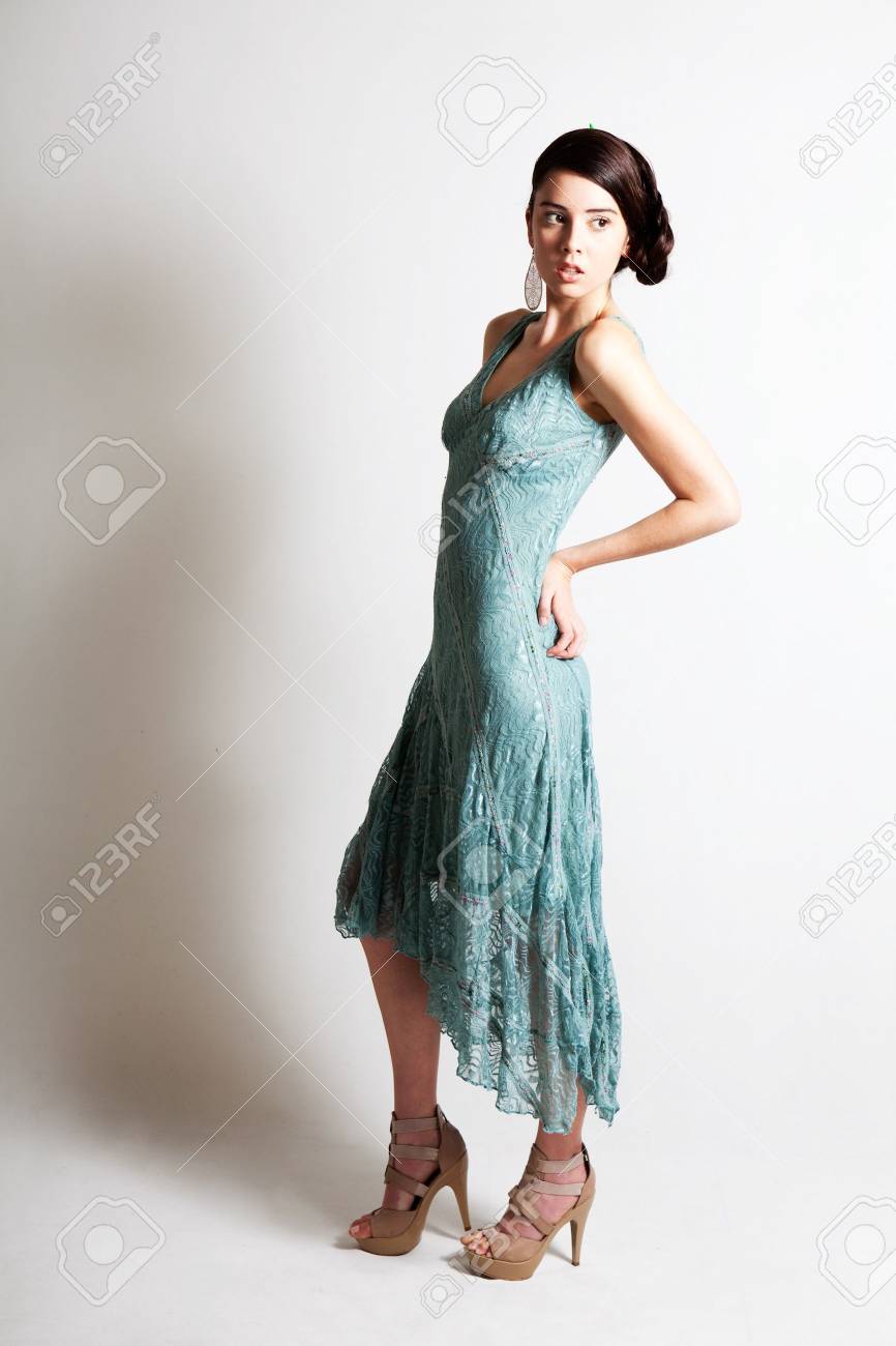 Grünes Kleid Rosa Schuhe