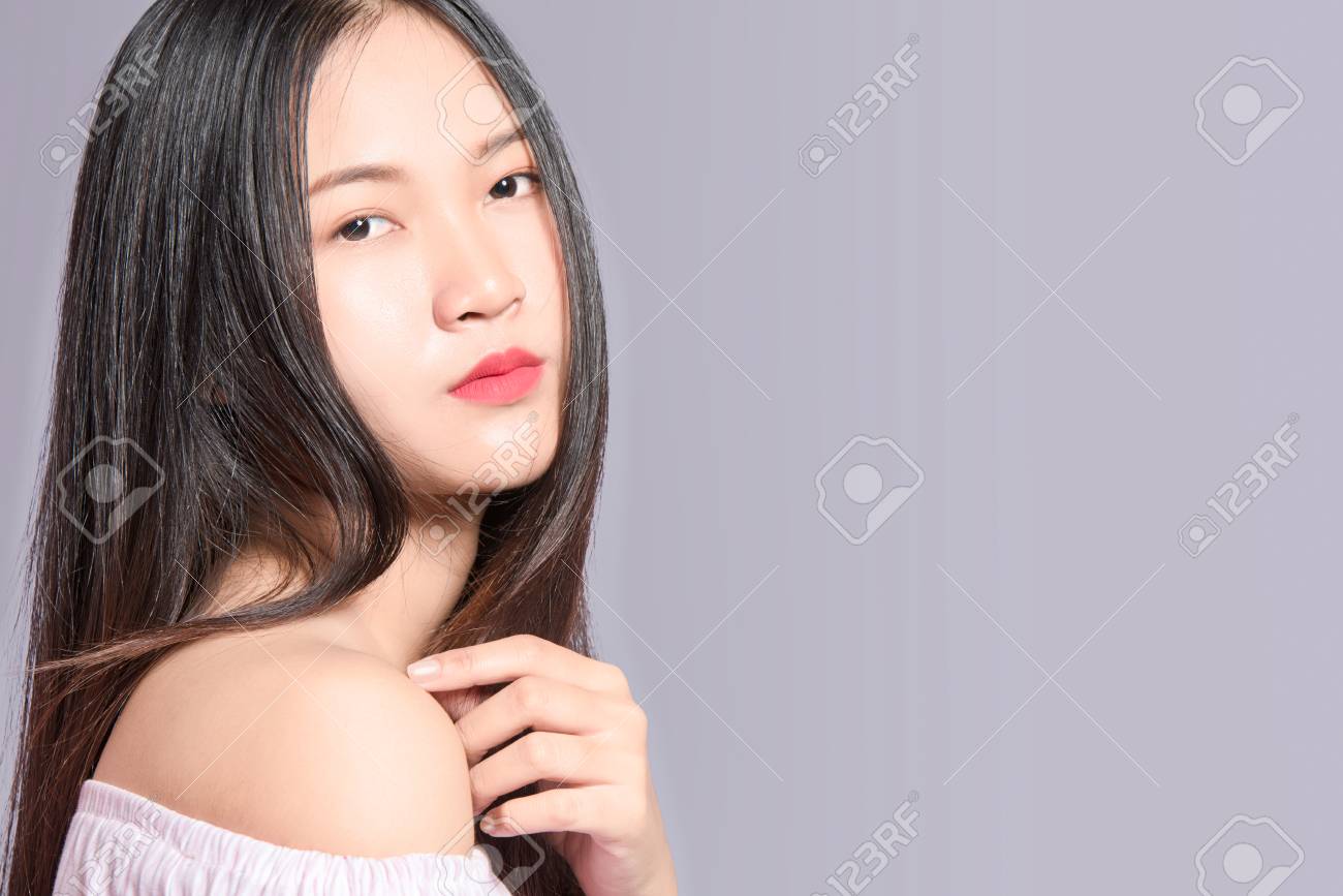 https://previews.123rf.com/images/angkhanpt/angkhanpt1804/angkhanpt180400055/99432674-beautiful-thai-model-isolated-on-white-background.jpg