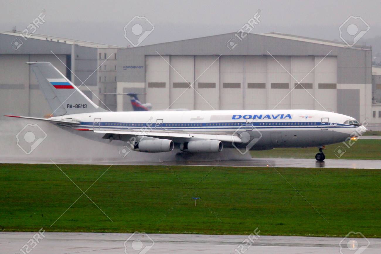 シェレメーチエヴォ国際空港 モスクワ地域 ロシア 10 年 9 月 12 日 イリューシン 86 Ra ドンアヴィア航空シェレメーチエヴォ国際空港を逆転させます の写真素材 画像素材 Image