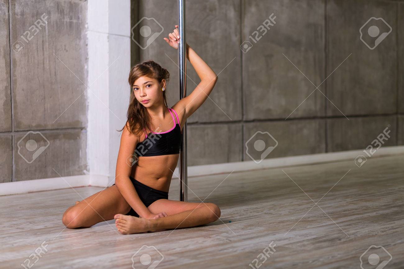 young girl pole dancer 